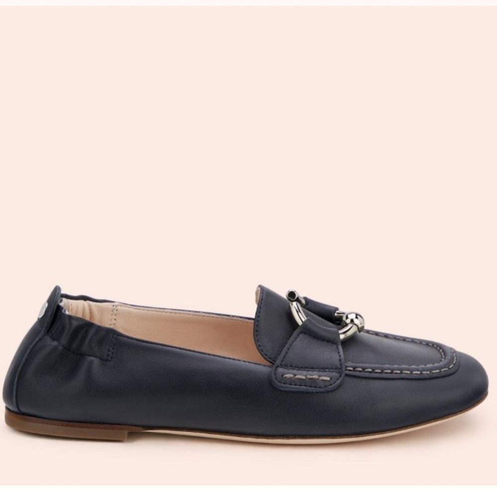 Moccasin with piercing
Midnight SHERYL MOC | AGL
S445.00 size 7.5 - Picture 9 of 16
